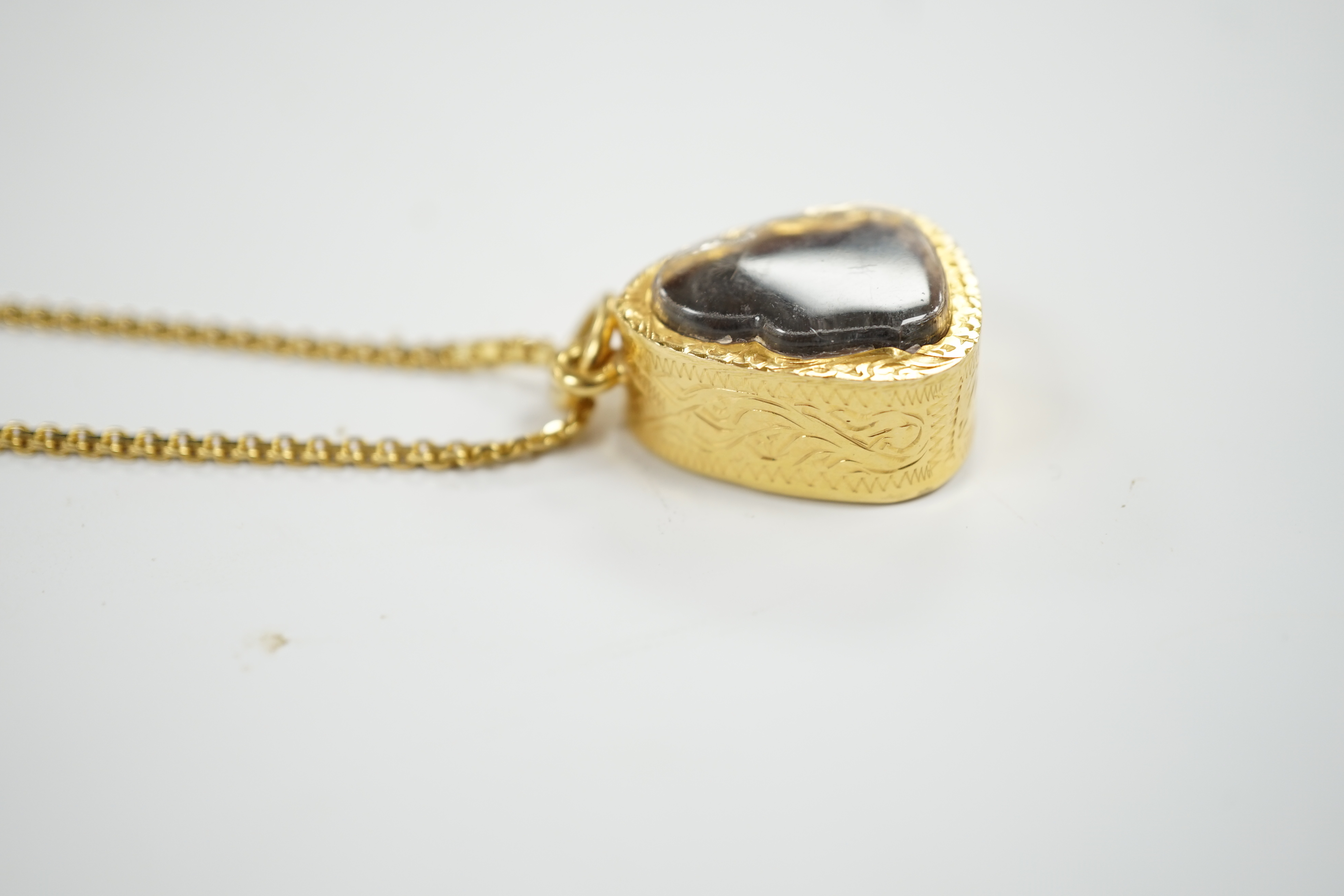 A Thai Phra Pidta Buddha set into a high carat yellow metal pendant mount, Buddha 18mm, on a high carat yellow metal chain, 50cm